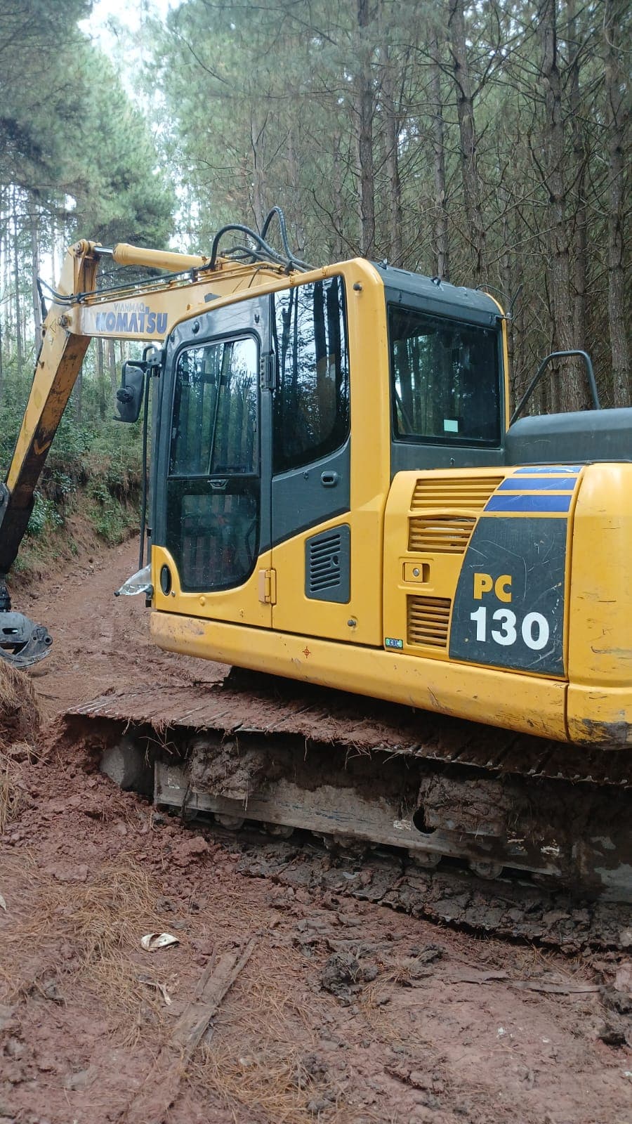 Komatsu PC130