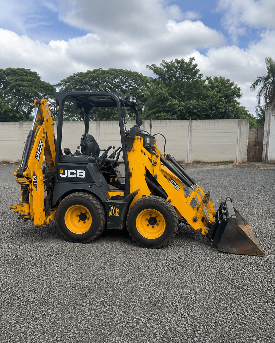 Mini Retroescavadeira JCB 1CX 2013